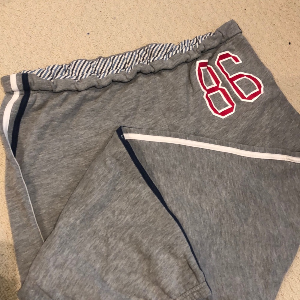 Gray Victoria’s Secret PINK sweatpant jogger